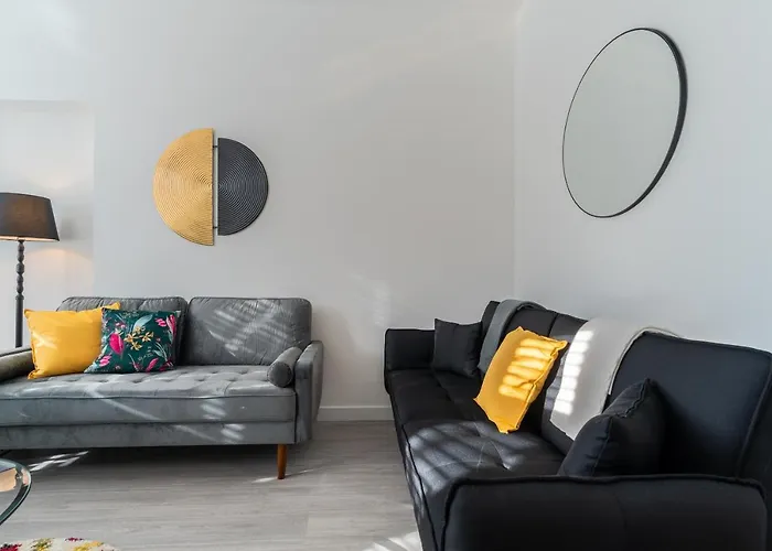 Dyke Apartment