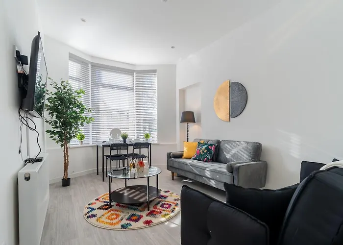 Dyke Apartment