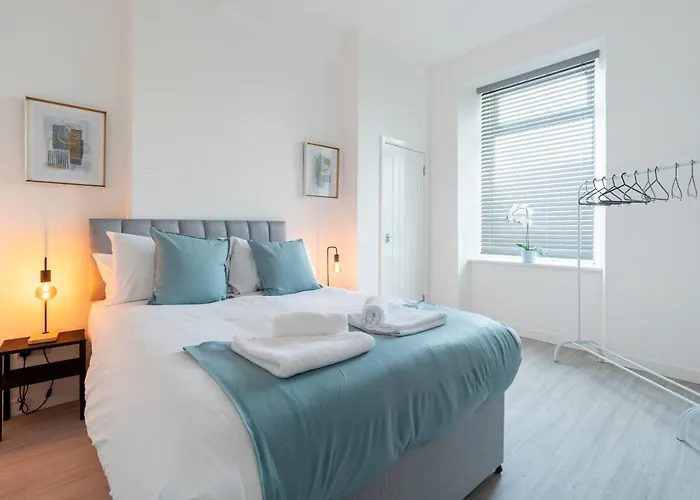 Dyke Apartment